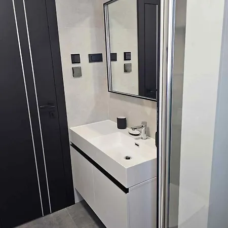 Near Port In Volosca Daire *