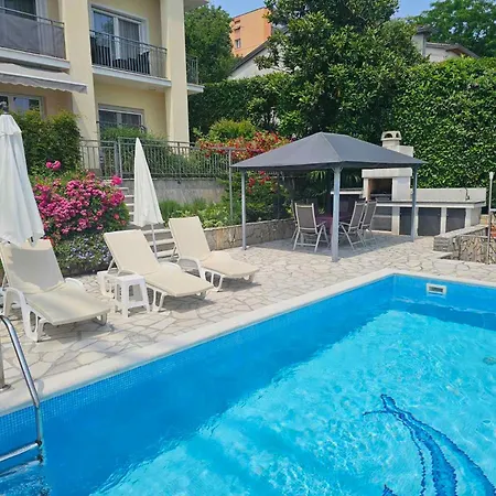 Daire Near Port In Volosca Opatija