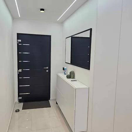 Near Port In Volosca * 奥帕提亚