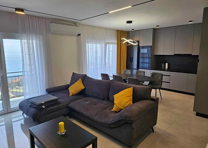 Near Port In Volosca Appartement *