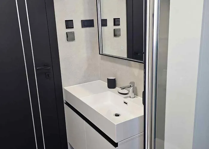 Near Port In Volosca דירה *