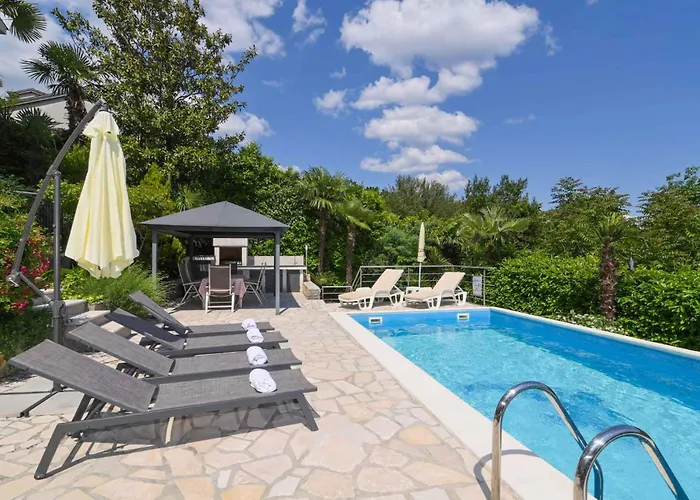 Near Port In Volosca אופטיה